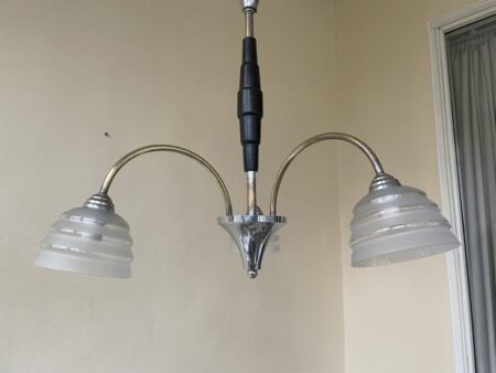 Plafondlamp 3 arms hout/verchroomd matglazen kelken  jaren 30