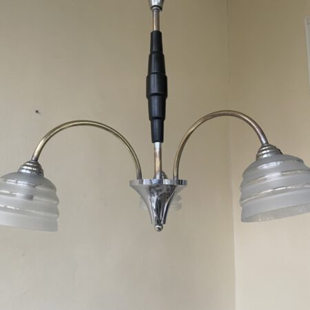 Plafondlamp 3 arms hout/verchroomd matglazen kelken  jaren 30