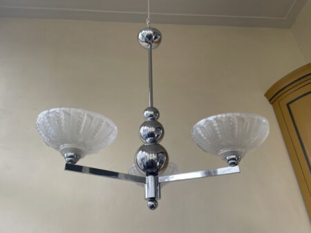 Plafondlamp 3 arms mat glazen Schalen verchroomde pendel Art Deco jaren 30