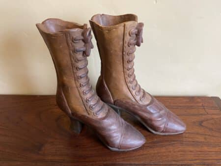Solid antique wooden boots (victorian) - Afbeelding 2