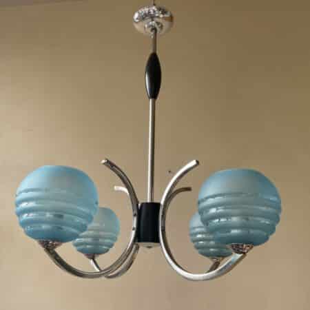 Plafondlamp 4 arms blauwe bollen verchroomd messing art deco jaren 30