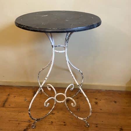 Tafel Art Nouveau 1890 met Faux Marbre Handgesmeed