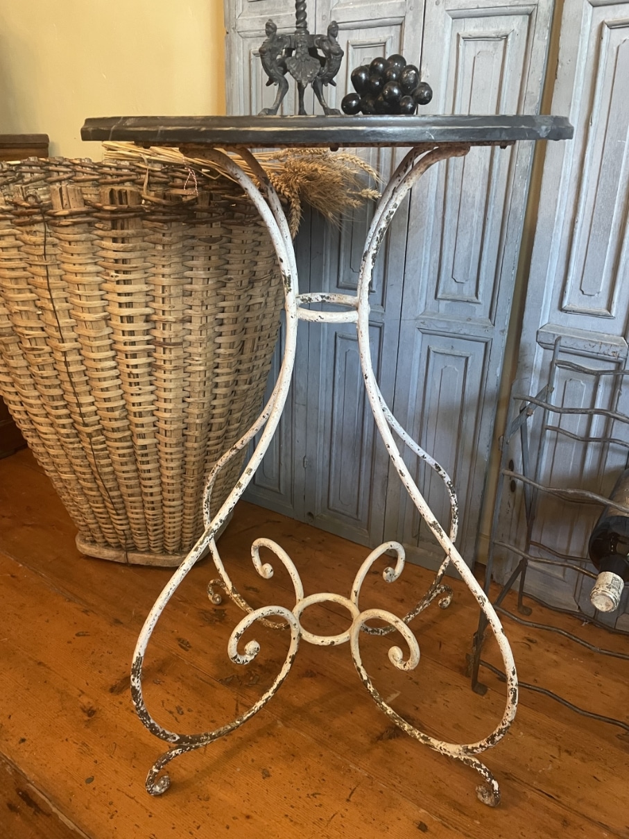https://www.toonkamerwebshop.nl/wp-content/uploads/2024/11/art-nouveau-tafeltje-bijzettafel-tuintafel-Frans-antiek-www.toonkamerwebshop.nl-1.jpg