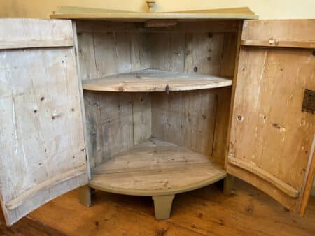 Oud Hollandse Hoekkast met bolle deuren - Afbeelding 13