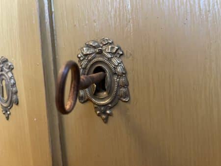 Oud Hollandse Hoekkast met bolle deuren - Afbeelding 16
