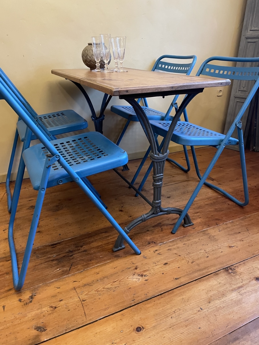 https://www.toonkamerwebshop.nl/wp-content/uploads/2025/01/bistrotafel-set-tuintafel-werktafel-Frans-antiek-table-Frans-www.toonkamerwebshop.nl_.jpg