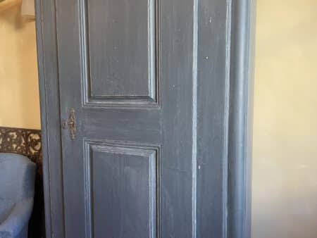 18e eeuwse Hoge Kast Kledingkast Keukenkast 240 cm.