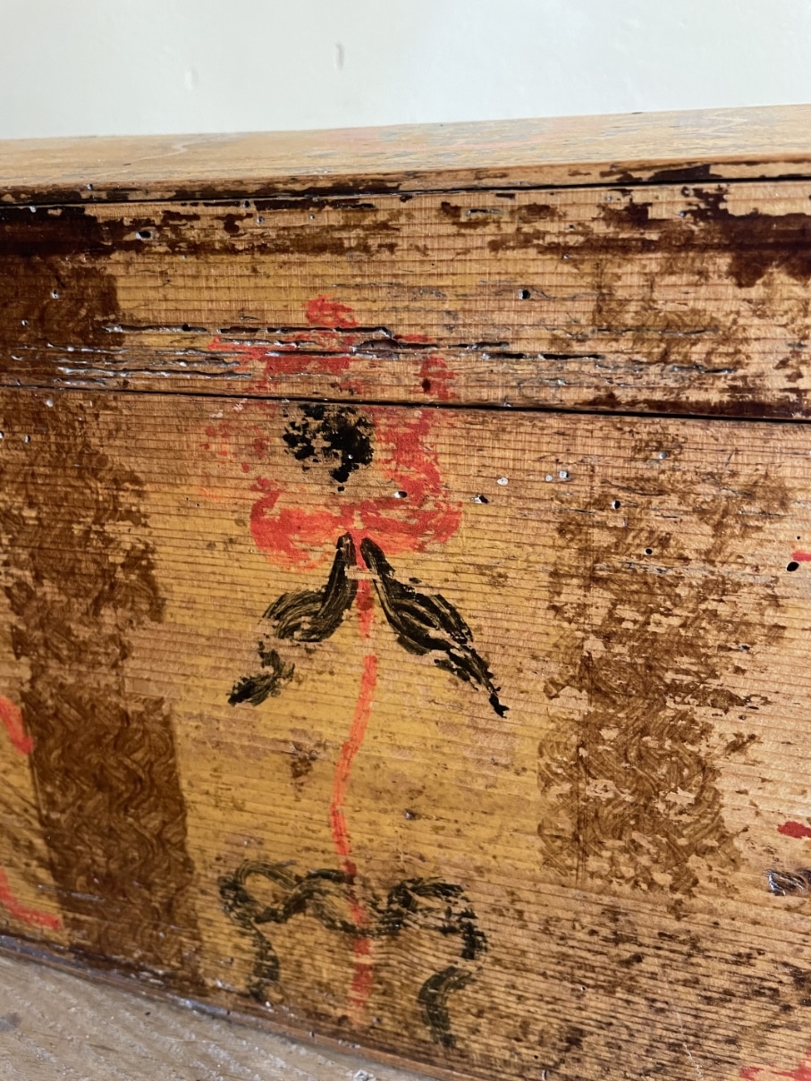 https://www.toonkamerwebshop.nl/wp-content/uploads/2025/03/bridel-chest-antique-bruidskist-Frans-landelijk-antiek-www.toonkamerwebshop.nl_.jpg