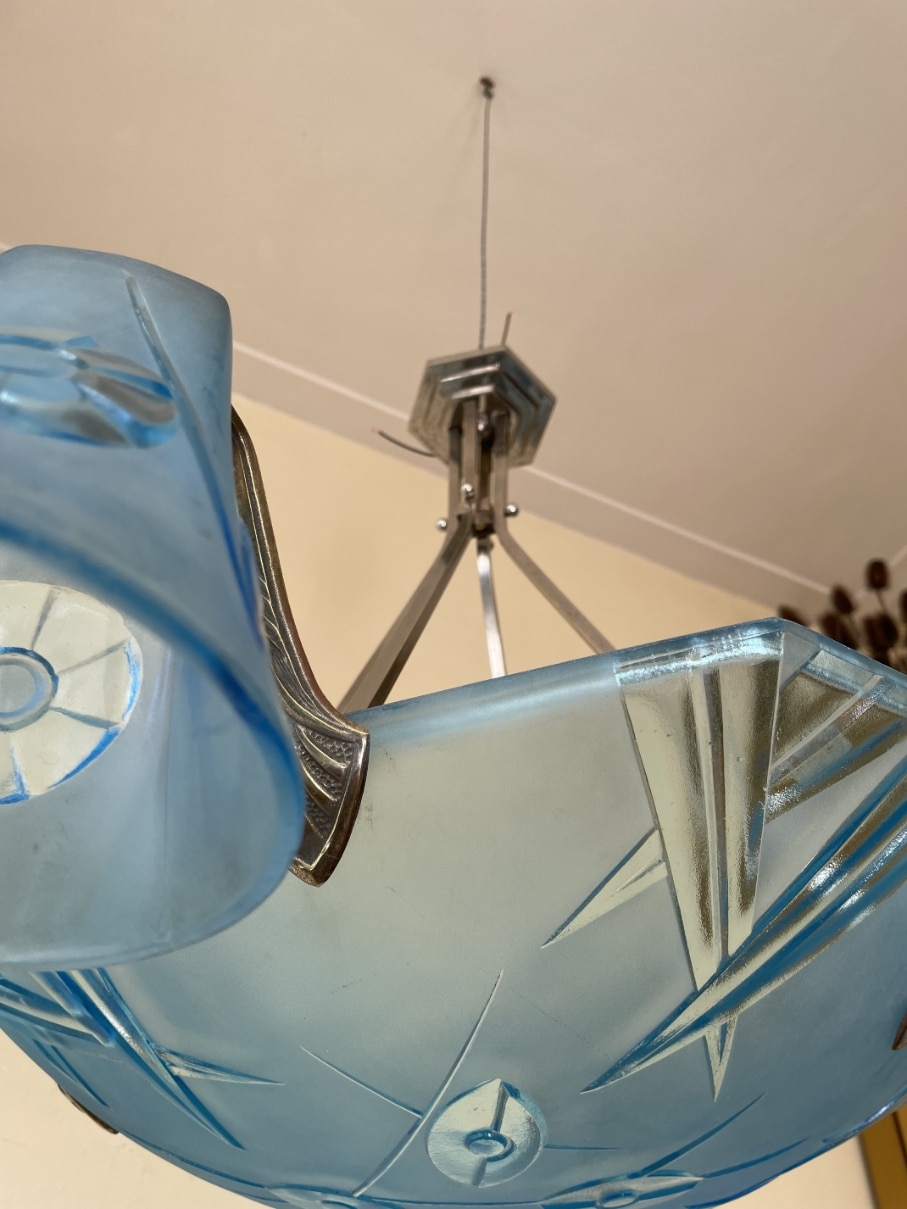 https://www.toonkamerwebshop.nl/wp-content/uploads/2025/05/degue-artdeco-1930-lamp-hanginglamp-blauw-plafondlamp-www.toonkamerwebshop.nl_.jpg