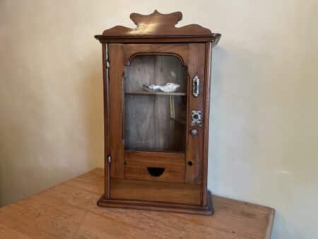 (Hang) Vitrine Wandautomaat 1900