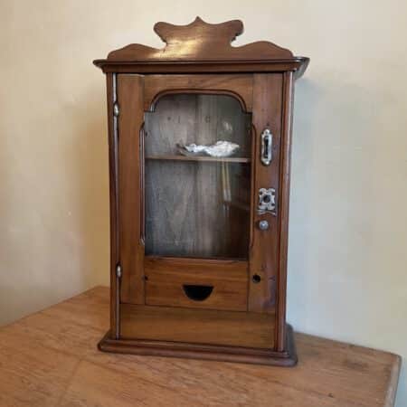 (Hang) Vitrine Wandautomaat 1900