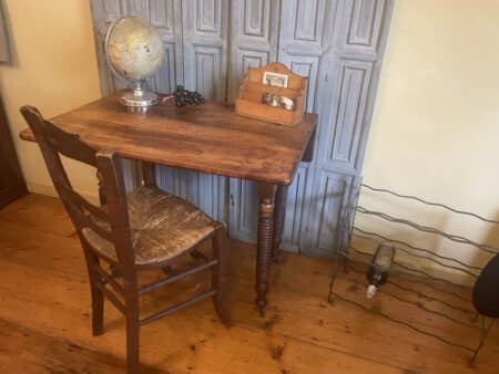 Hangoortafel Sidetable Notenhout