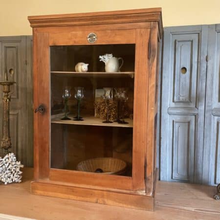 (Hang) Vitrinekastje Delagrave Schoolkastje