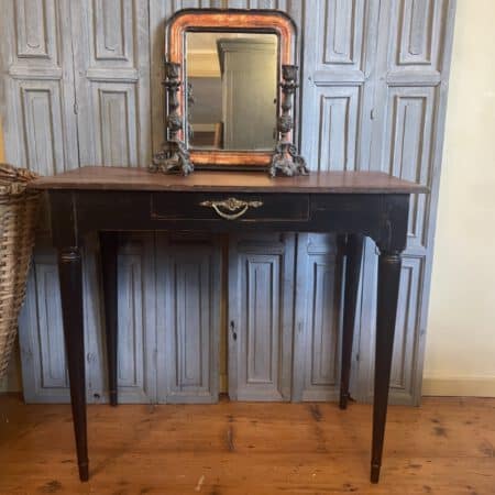Side Table Wandtafeltje