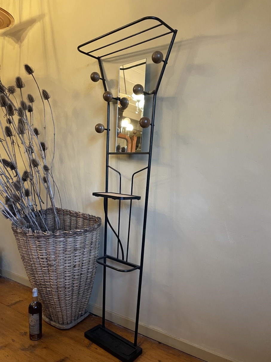 https://www.toonkamerwebshop.nl/wp-content/uploads/2025/09/staande-Kapstok-wall-mounted-coat-rack-vintage-wandkapstok-eye-cacher-Roger-Ferraud-Frans-www.toonkamerwebshop.nl_.jpg