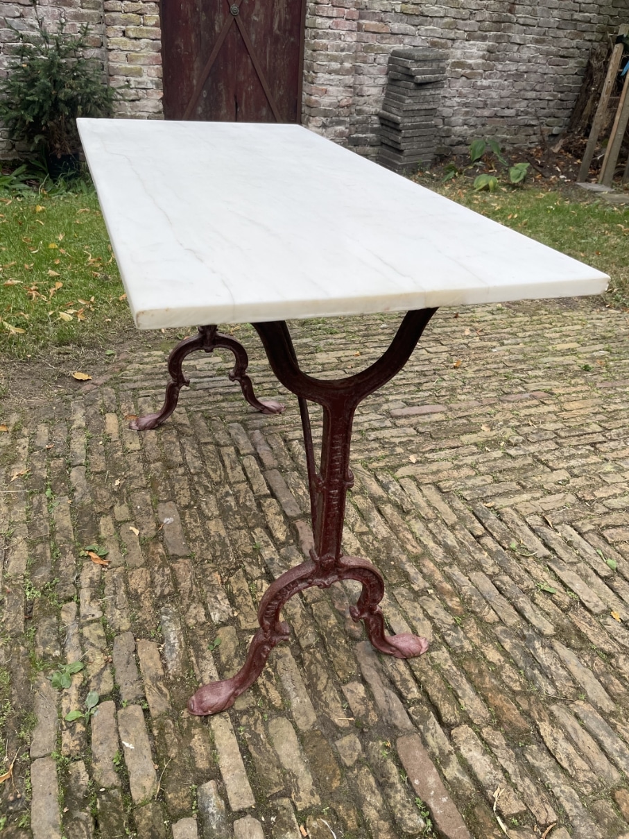https://www.toonkamerwebshop.nl/wp-content/uploads/2025/09/tuintafel-bistro-tafel-marmer-veriere-paris-antique-antiek-court-damoye-www.toonkamerwebshop.nl-2.jpg