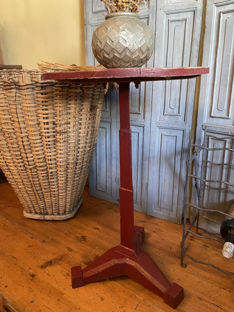https://www.toonkamerwebshop.nl/wp-content/uploads/2025/09/tuintafel-bistrotafel-mand-wijnrek-antiek-artdeco-midcentury-vintage-Frans-www.toonkamerwebshop.nl_.jpg