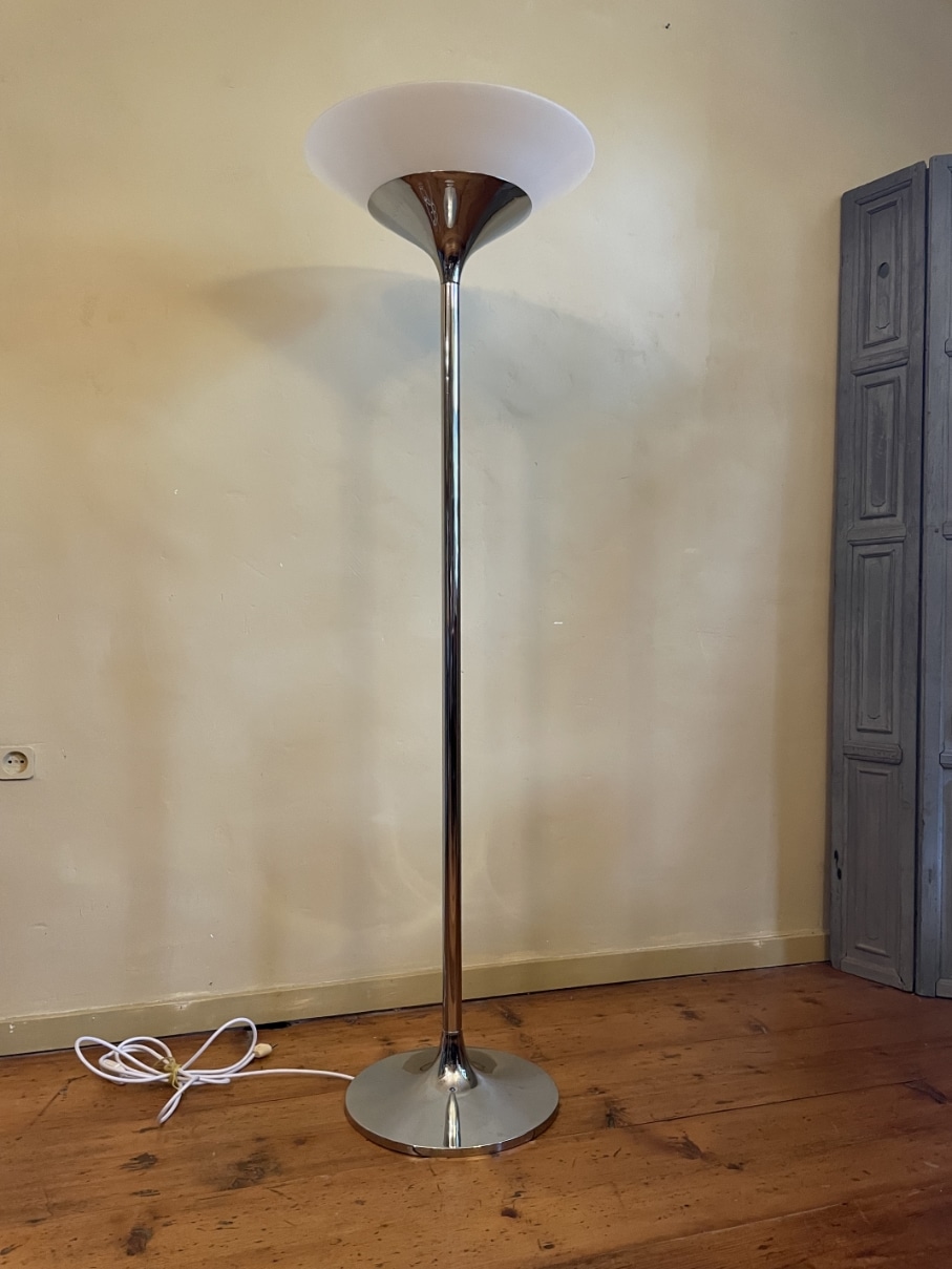 https://www.toonkamerwebshop.nl/wp-content/uploads/2025/09/vintage-vloerlamp-staande-lamp-www.toonkamerwebshop.nl-5.jpg