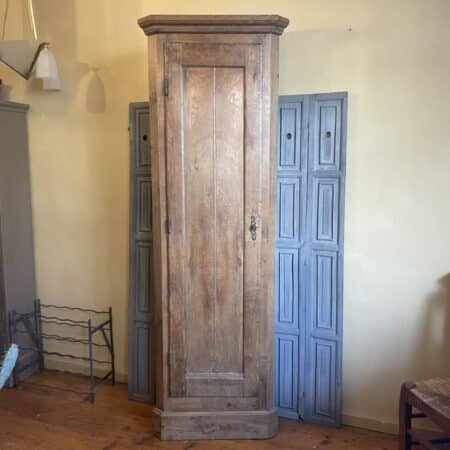 Hoekkast 19e eeuws Noten/Eikenhout