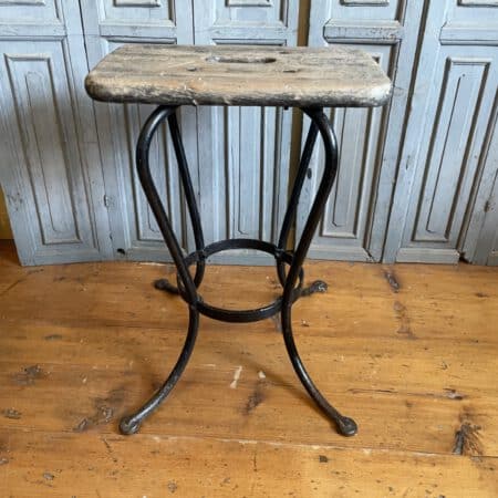 Kruk Bijzettafeltje uit een Klooster