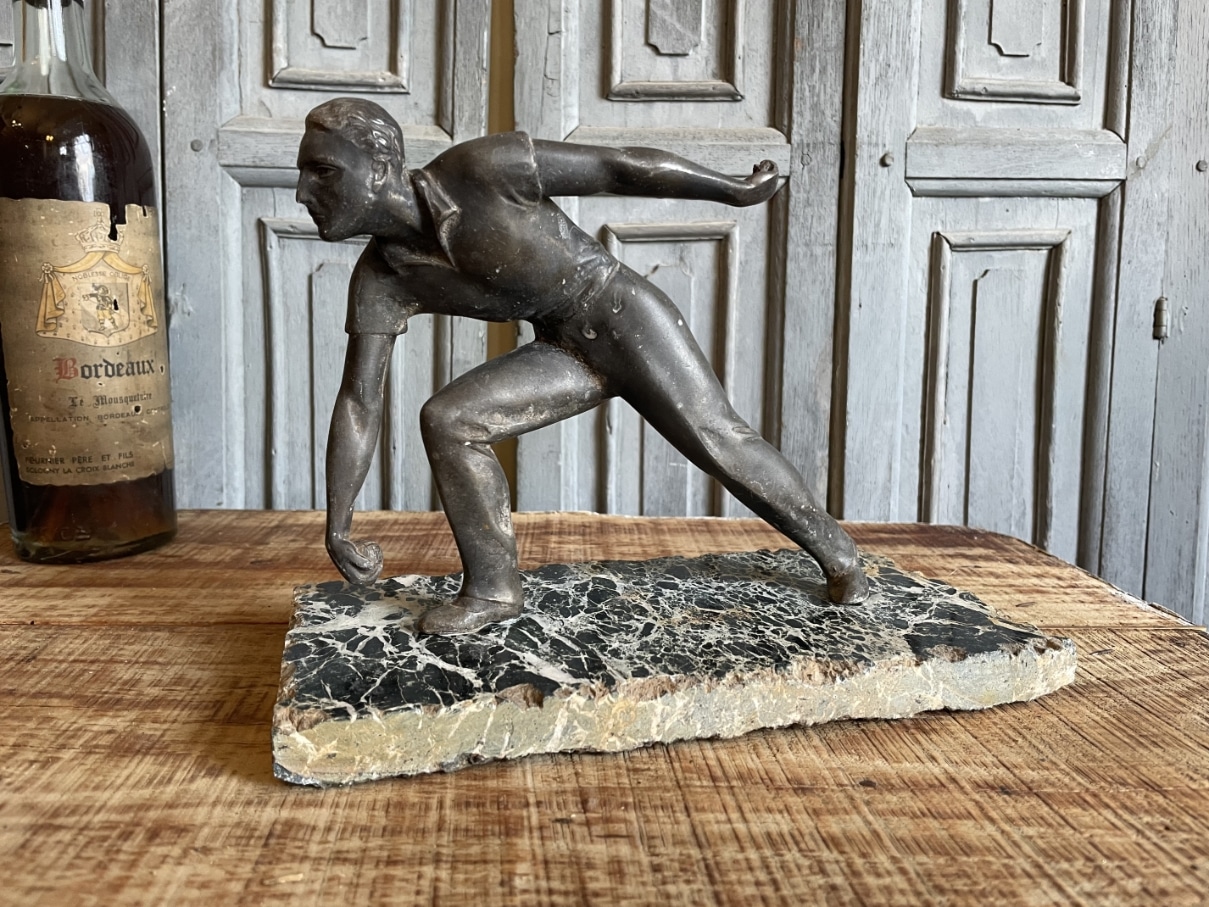 Bronzen Beeld Pétanque Speler