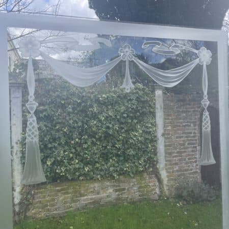 Groot Geëtst Glas Raam