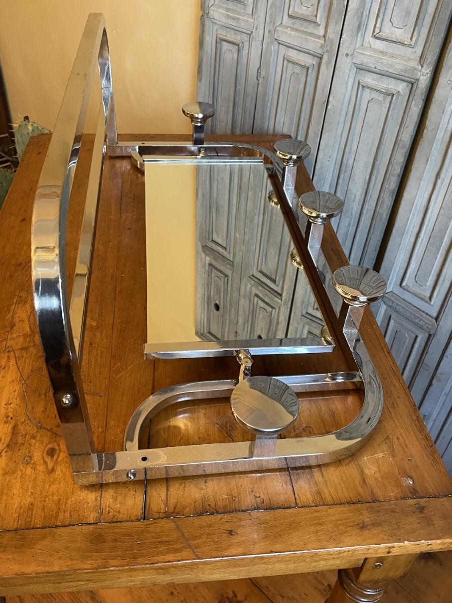 https://www.toonkamerwebshop.nl/wp-content/uploads/2026/09/Wandkapstok-spiegel-Kapstok-artdeco-Frans-wall-coat-rack-www.toonkamwebshop.nl-3.jpg